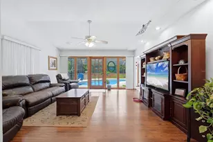 1063 Greystone Ln, Sarasota, FL 34232 - Photo 8
