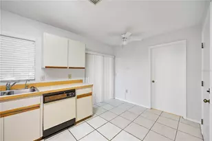 3411 57th Ave Dr W, Bradenton, FL 34210 - Photo 12