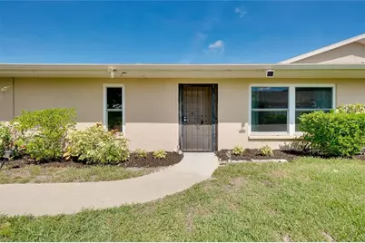 5617 Evergreen Dr #27, Sarasota, FL 34233 - Photo 2
