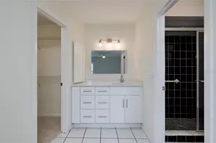 5617 Evergreen Dr, Sarasota, FL 34233 - Photo 36