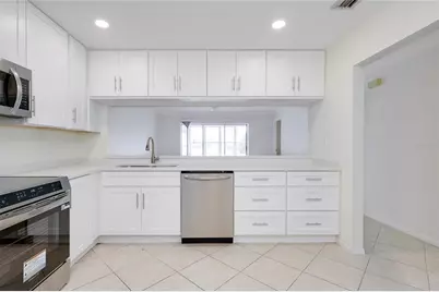 5617 Evergreen Dr #27, Sarasota, FL 34233 - Photo 16