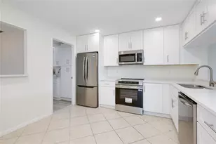 5617 Evergreen Dr, Sarasota, FL 34233 - Photo 14