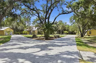 3348 Alamo Ln, Sarasota, FL 34235 - Photo 4