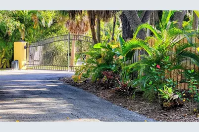 3348 Alamo Lane, Sarasota, FL 34235 - Photo 2