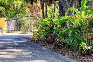 3348 Alamo Ln, Sarasota, FL 34235 - Photo 2