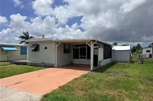 208 50th Ave Dr E, Bradenton, FL 34203 - Photo 2