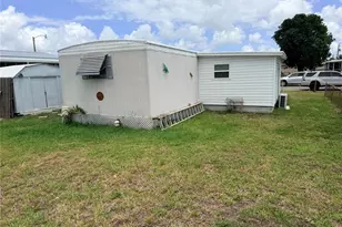 208 50th Ave Dr E, Bradenton, FL 34203 - Photo 4