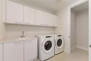 275 1st Ave S, Saint Petersburg, FL 33701 - Photo 28