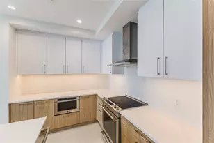 275 1st Ave S, Saint Petersburg, FL 33701 - Photo 10