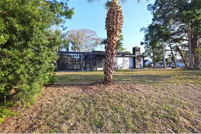 5667 Creekwood Drive, Sarasota, FL 34233 - Photo 2