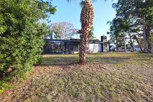 5667 Creekwood Dr, Sarasota, FL 34233 - Photo 2