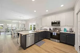 1623 8th Ave W, Bradenton, FL 34205 - Photo 2