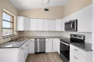 275 Lakeview Dr, North Fort Myers, FL 33917 - Photo 16