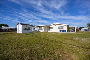 275 Lakeview Dr, North Fort Myers, FL 33917 - Photo 22