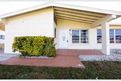275 Lakeview Drive, North Fort Myers, FL 33917 - Photo 2