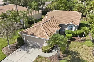 9402 Forest Hills Cir, Sarasota, FL 34238 - Photo 2