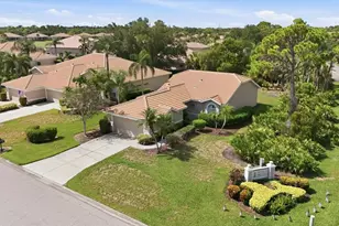9402 Forest Hills Cir, Sarasota, FL 34238 - Photo 4