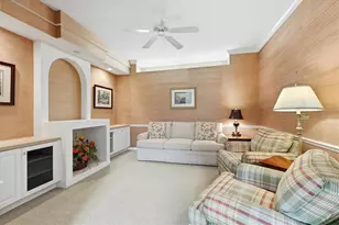 9402 Forest Hills Cir, Sarasota, FL 34238 - Photo 12