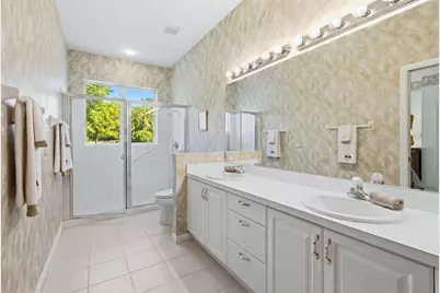 9402 Forest Hills Circle, Sarasota, FL 34238 - Photo 28