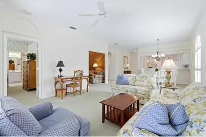 9402 Forest Hills Circle, Sarasota, FL 34238 - Photo 14