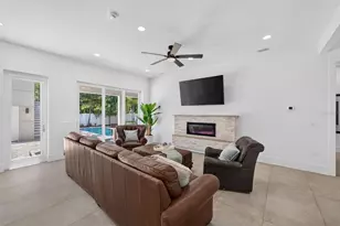 2430 Floyd St, Sarasota, FL 34239 - Photo 10