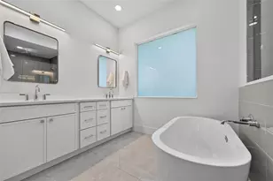 2430 Floyd St, Sarasota, FL 34239 - Photo 24