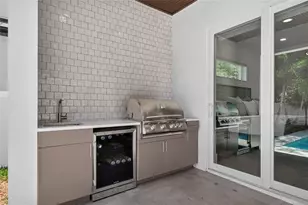 2430 Floyd St, Sarasota, FL 34239 - Photo 30