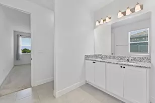 7322 34th Ct E, Sarasota, FL 34243 - Photo 36