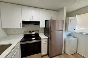 408 57th Ave Dr E, Bradenton, FL 34203 - Photo 4