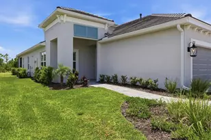 2321 Blue Mahoe Ln, Sarasota, FL 34240 - Photo 4