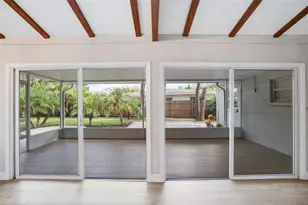 4200 Des Plaines Dr, Sarasota, FL 34233 - Photo 20