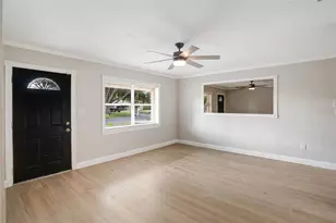 4200 Des Plaines Dr, Sarasota, FL 34233 - Photo 12