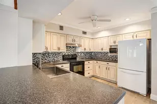 4200 Des Plaines Dr, Sarasota, FL 34233 - Photo 14