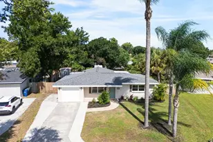 4200 Des Plaines Dr, Sarasota, FL 34233 - Photo 6