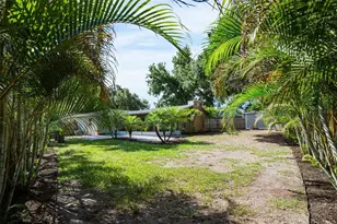4200 Des Plaines Dr, Sarasota, FL 34233 - Photo 30