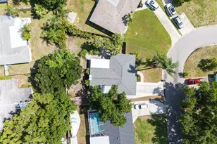 4200 Des Plaines Dr, Sarasota, FL 34233 - Photo 8