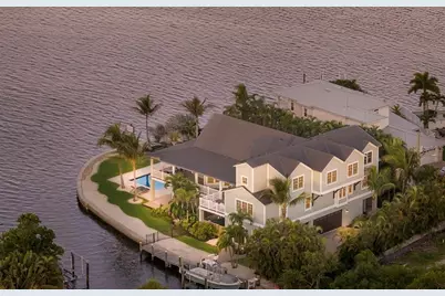 526 56th Street, Holmes Beach, FL 34217 - Photo 1