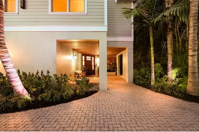 526 56th Street, Holmes Beach, FL 34217 - Photo 8