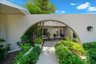 4010 Country View Dr, Sarasota, FL 34233 - Photo 2