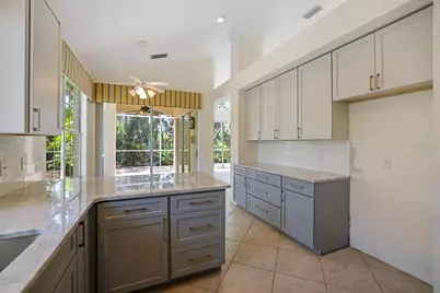 7159 Victoria Circle, University Park, FL 34201 - Photo 10