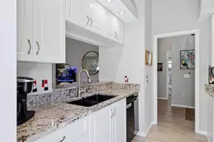 211 Carriage House Ln, Nokomis, FL 34275 - Photo 16