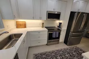 323 Madison Dr, Sarasota, FL 34236 - Photo 6