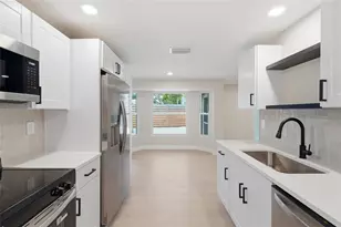 782 Birdsong Ln, Sarasota, FL 34242 - Photo 8