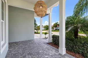 8282 Grande Shores Dr, Sarasota, FL 34240 - Photo 4