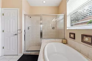 835 Cedarcrest Ct, Sarasota, FL 34232 - Photo 16