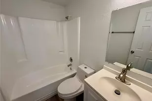 305 57th Ave Dr E, Bradenton, FL 34203 - Photo 14