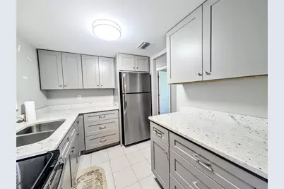2008 Canal Drive #M3, Bradenton, FL 34207 - Photo 2