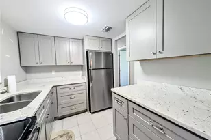 2008 Canal Dr, Bradenton, FL 34207 - Photo 2