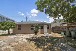 808 26th St W, Bradenton, FL 34205 - Photo 8
