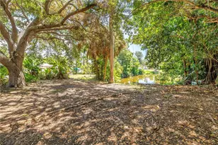 5846 12th St S, Saint Petersburg, FL 33705 - Photo 24
